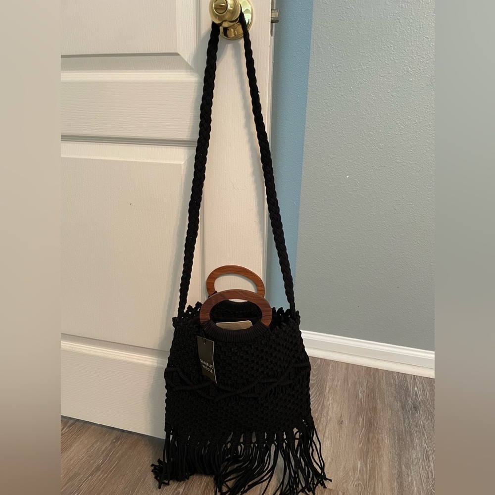 NWT Danielle Nicole. Lack weave bag, purse with wooden handles and strap - Picture 4 of 9